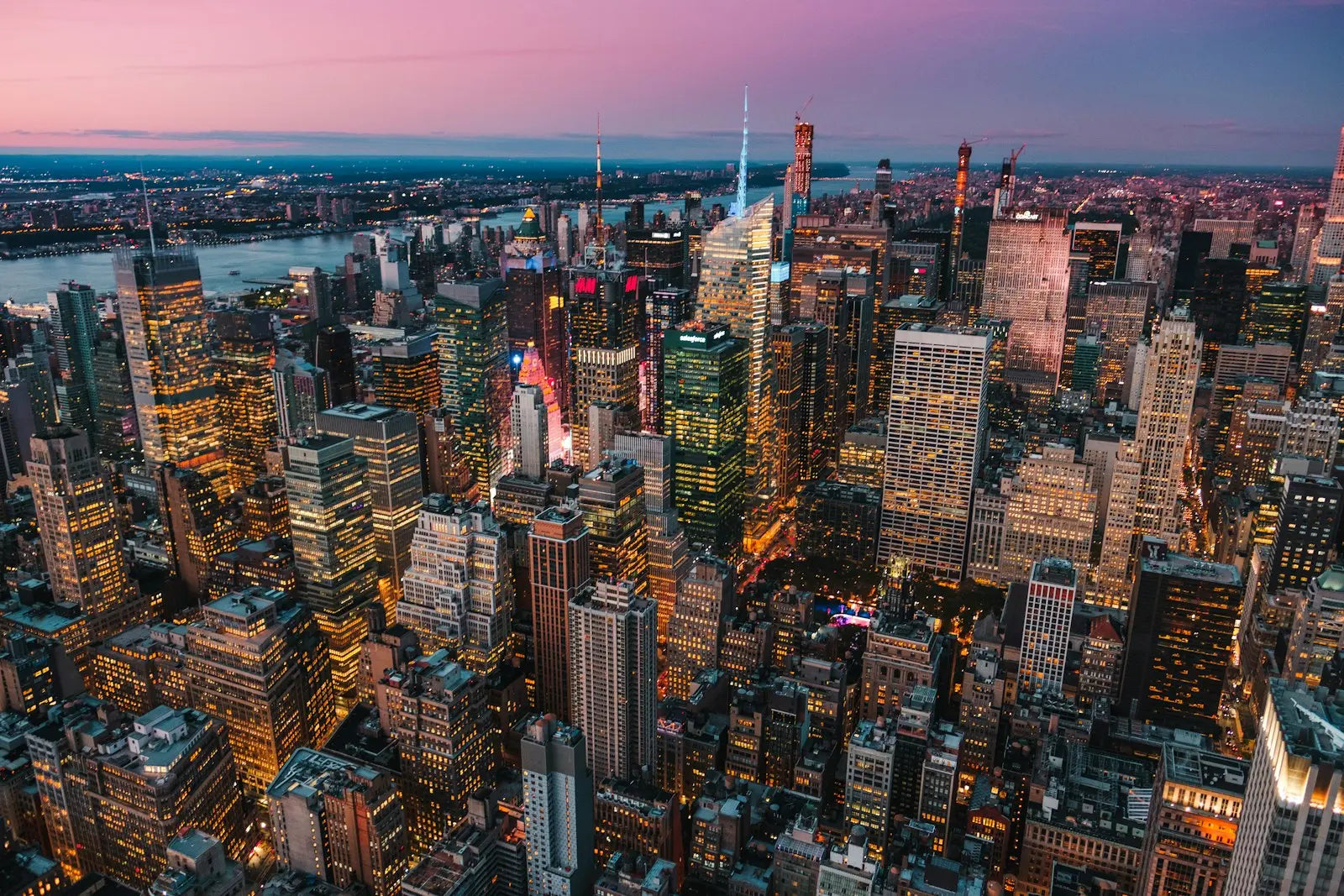 Vue réelle de Manhattan au crépuscule